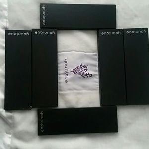 Younique  quad palettes price is per palette